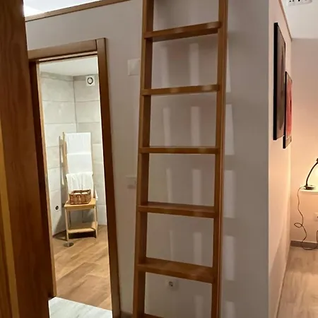 בית נופש Mike's House לוריניה